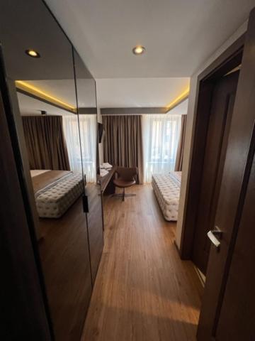 Hotel Palace San Valentino Umag Bagian luar foto