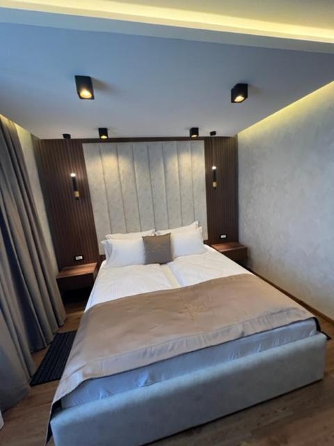 Hotel Palace San Valentino Umag Bagian luar foto