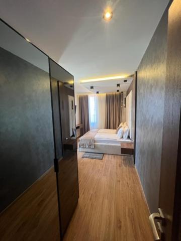 Hotel Palace San Valentino Umag Bagian luar foto
