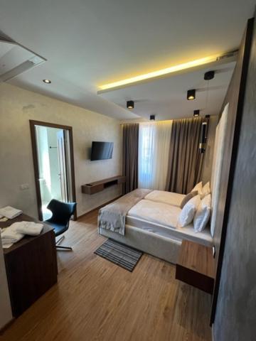 Hotel Palace San Valentino Umag Bagian luar foto