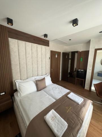Hotel Palace San Valentino Umag Bagian luar foto