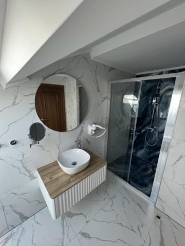 Hotel Palace San Valentino Umag Bagian luar foto