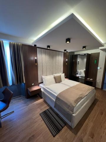 Hotel Palace San Valentino Umag Bagian luar foto