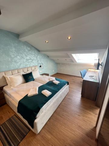 Hotel Palace San Valentino Umag Bagian luar foto