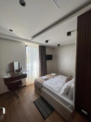 Hotel Palace San Valentino Umag Bagian luar foto